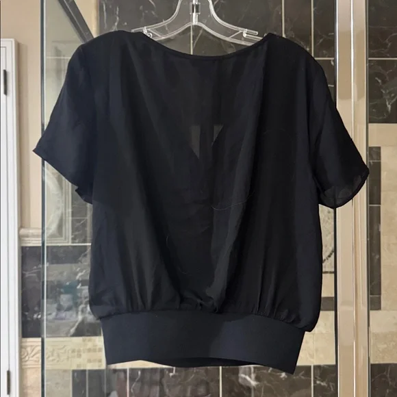 Banana Republic Black Short-Sleeve V-Neck Blouson Top - Picture 2 of 3